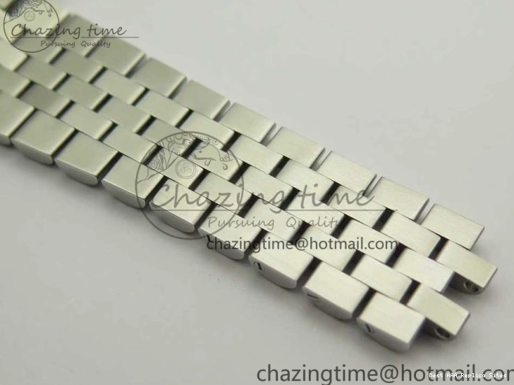 Best AAA Replica Sites GMT-Master Bezel Ceramic Black BPF Bracelet on Green Jubilee 126710 3347 SS Dial A II UrbanChic Black BLRO SS 1225